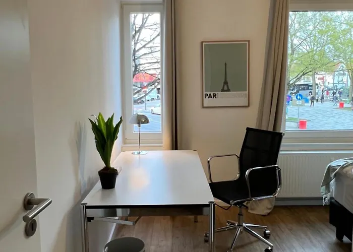 Apartament Kranich Mit 3 Zimmern, Infrastrukturlage Hh Langenhorn, Naehe Airport, Boxspringbetten Und Arbeitsplaetzen Mit Glasfaser Wlan Hamburg