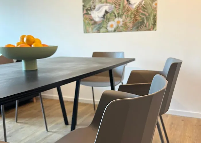 Apartament Kranich Mit 3 Zimmern, Infrastrukturlage Hh Langenhorn, Naehe Airport, Boxspringbetten Und Arbeitsplaetzen Mit Glasfaser Wlan