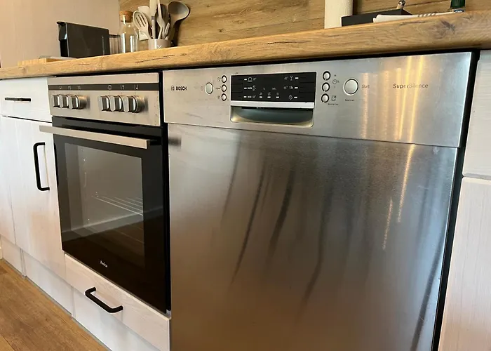 Kranich Mit 3 Zimmern, Infrastrukturlage Hh Langenhorn, Naehe Airport, Boxspringbetten Und Arbeitsplaetzen Mit Glasfaser Wlan Hamburg