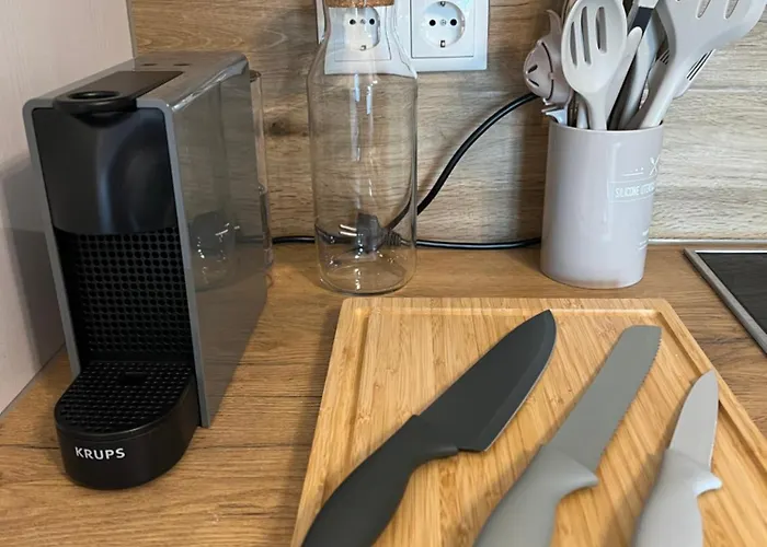 Apartament Kranich Mit 3 Zimmern, Infrastrukturlage Hh Langenhorn, Naehe Airport, Boxspringbetten Und Arbeitsplaetzen Mit Glasfaser Wlan
