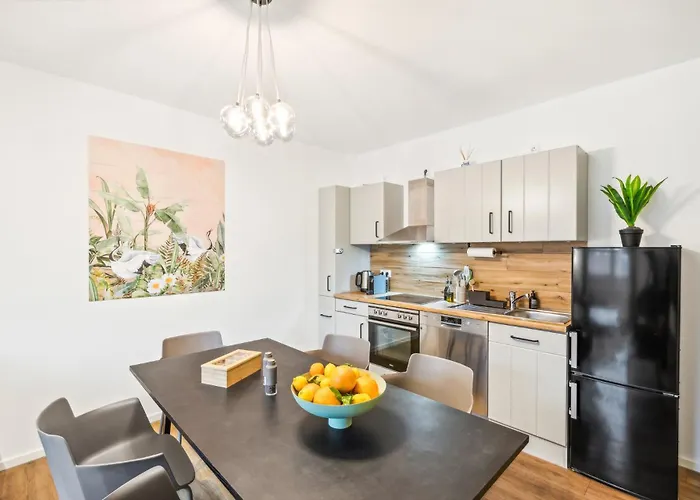 Kranich Mit 3 Zimmern, Infrastrukturlage Hh Langenhorn, Naehe Airport, Boxspringbetten Und Arbeitsplaetzen Mit Glasfaser Wlan Apartament Hamburg