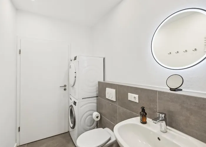 Kranich Mit 3 Zimmern, Infrastrukturlage Hh Langenhorn, Naehe Airport, Boxspringbetten Und Arbeitsplaetzen Mit Glasfaser Wlan Hamburg
