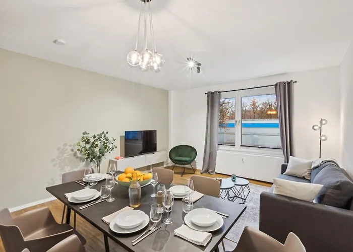 Kranich Mit 3 Zimmern, Infrastrukturlage Hh Langenhorn, Naehe Airport, Boxspringbetten Und Arbeitsplaetzen Mit Glasfaser Wlan Apartament Hamburg