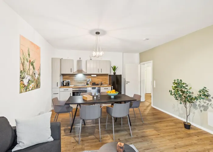 Apartament Kranich Mit 3 Zimmern, Infrastrukturlage Hh Langenhorn, Naehe Airport, Boxspringbetten Und Arbeitsplaetzen Mit Glasfaser Wlan Hamburg